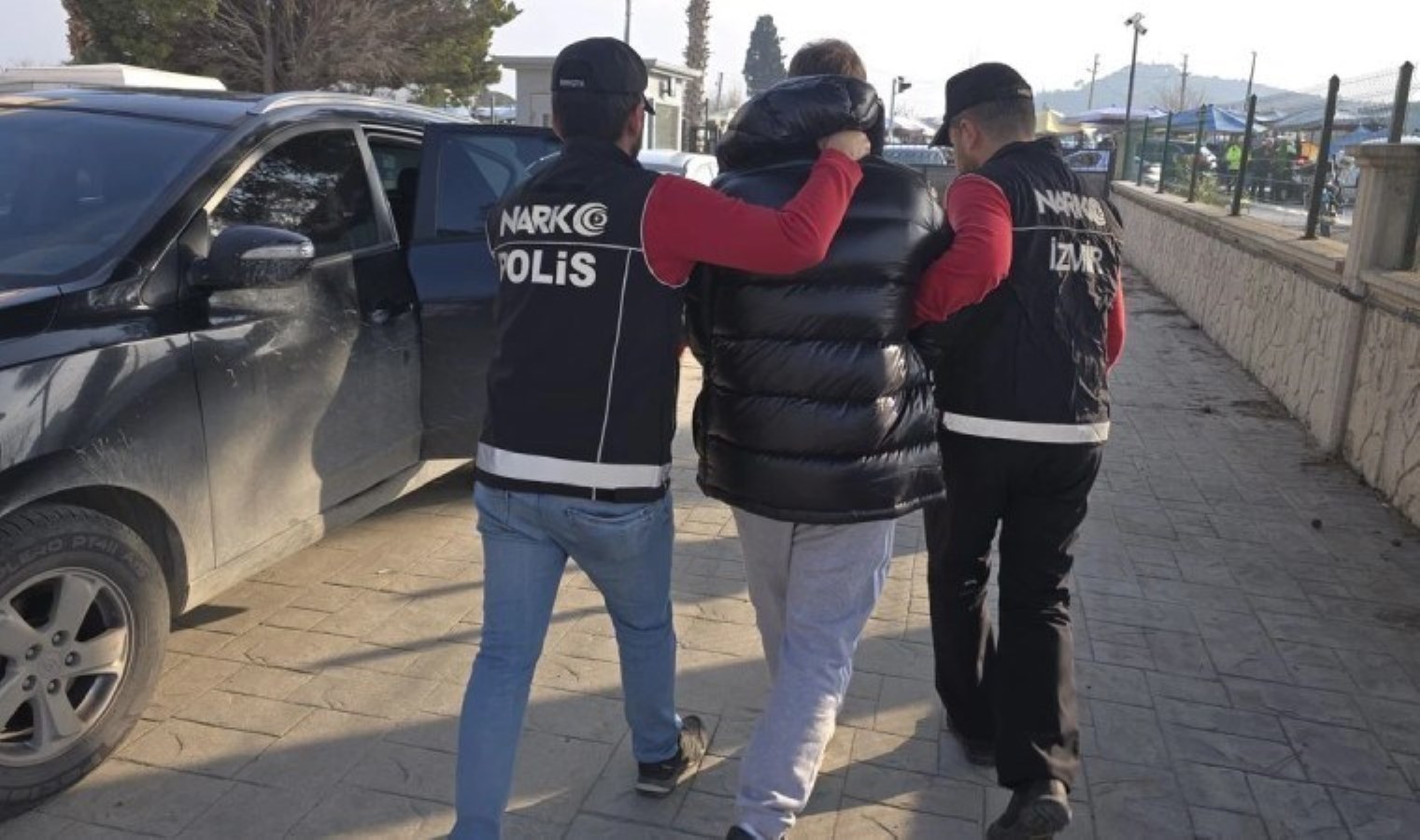 Interpol tarafından kırmızı bültenle aranan firari hükümlü İzmir’de yakalandı