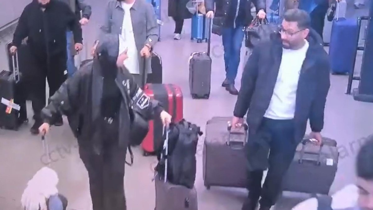 İstanbul’a gelen Ürdünlü turistler, Beşiktaş’ta uyuşturucu alırken yakalandı