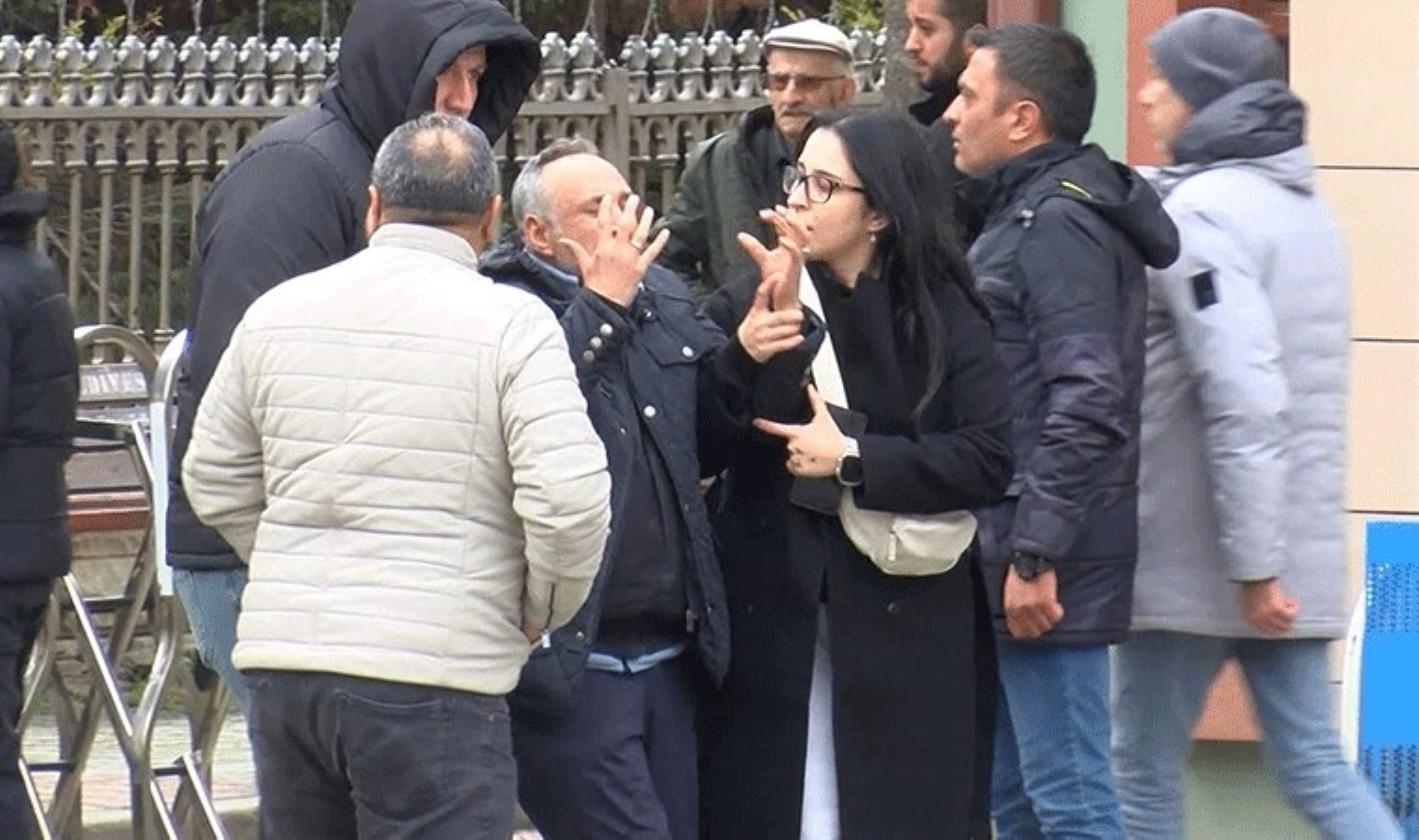 İstanbul’da aile katliamı: Yakınları gözyaşlarına hakim olamadı