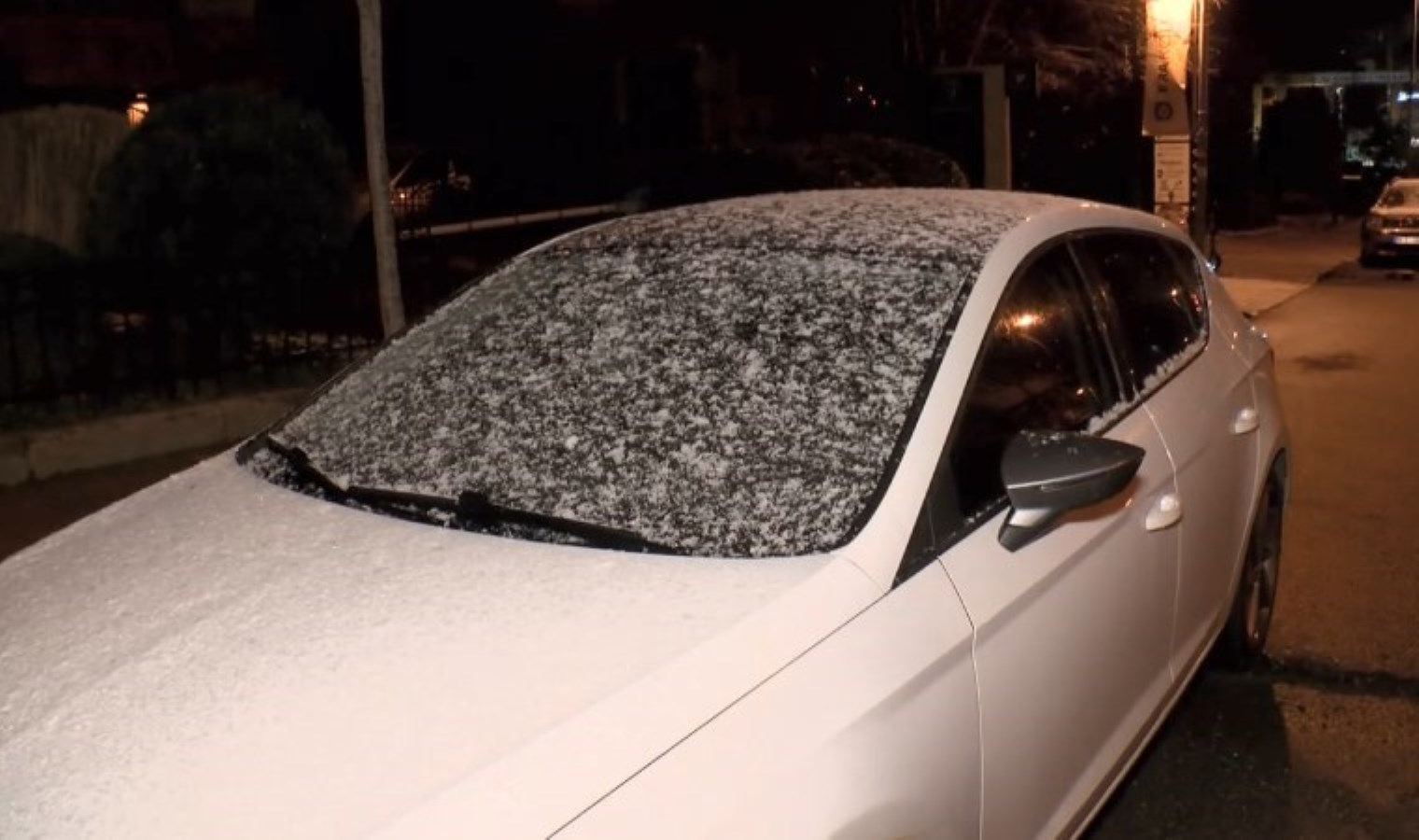 İstanbul’da araçların camları buz tuttu; ekipler yolları tuzladı