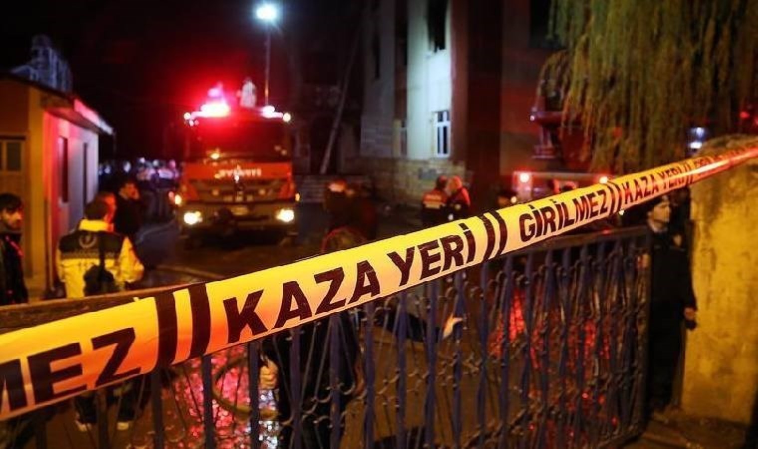 İstanbul’da korkutan yangın: 2 kişi hastaneye kaldırıldı!