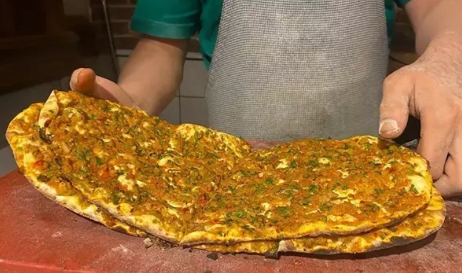 İstanbul’da lahmacun fiyat uçurumu; Esenler’de 60, Göktürk’te 250 lira