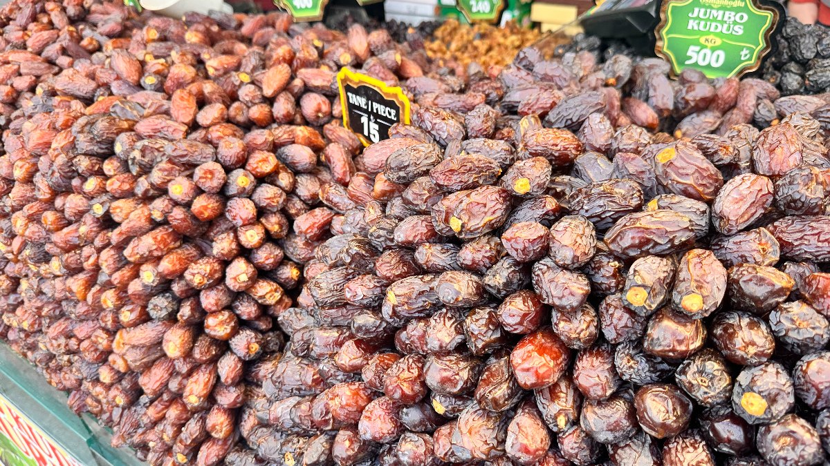 İstanbul’da Ramazanlık hurma çeşitleri 200-1.000 TL arasında satılıyor