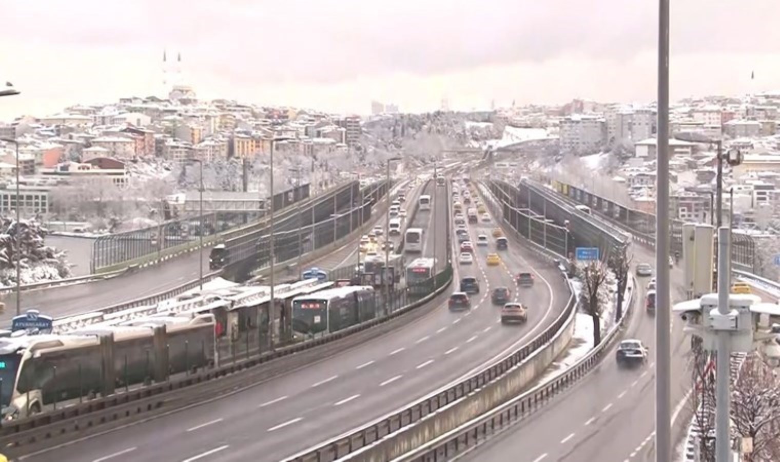 İstanbul’da trafiğinde ‘kar tatili’ etkisi: Yoğunluk yüzde 20’ye düştü