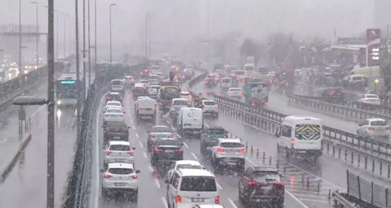 İstanbul’da trafik kilitlendi: Yoğunluk yüzde 90’a ulaştı!