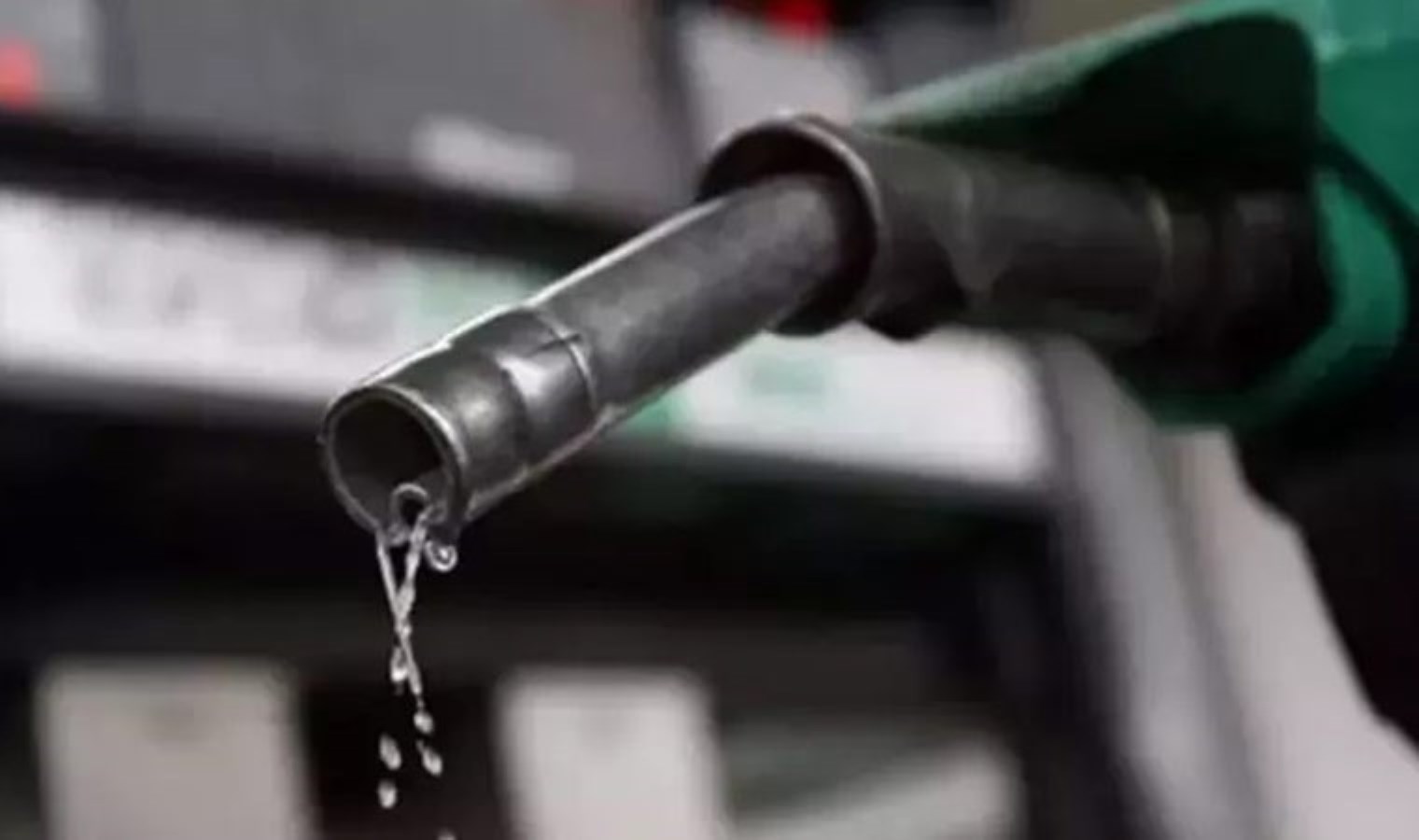 İzmir’de 3 iş yeri, 1 ev ve 1 araca operasyon! 24 ton 350 litre kaçak akaryakıt ele geçirildi…