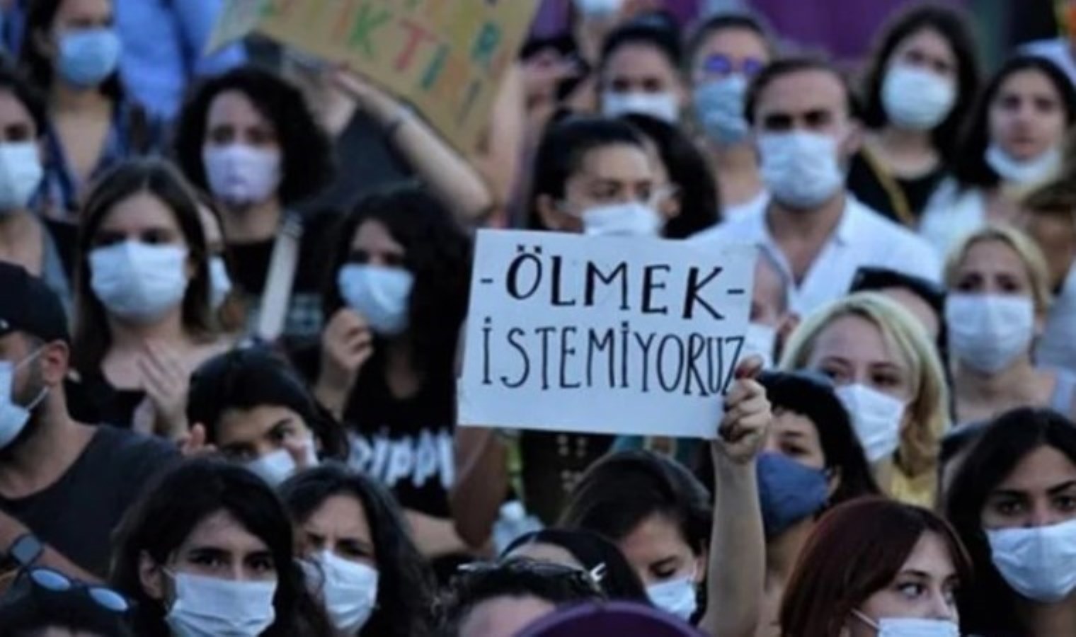 İzmir’de kadın cinayeti: Eski sevgilisinin darbettiği kadın hayatını kaybetti!