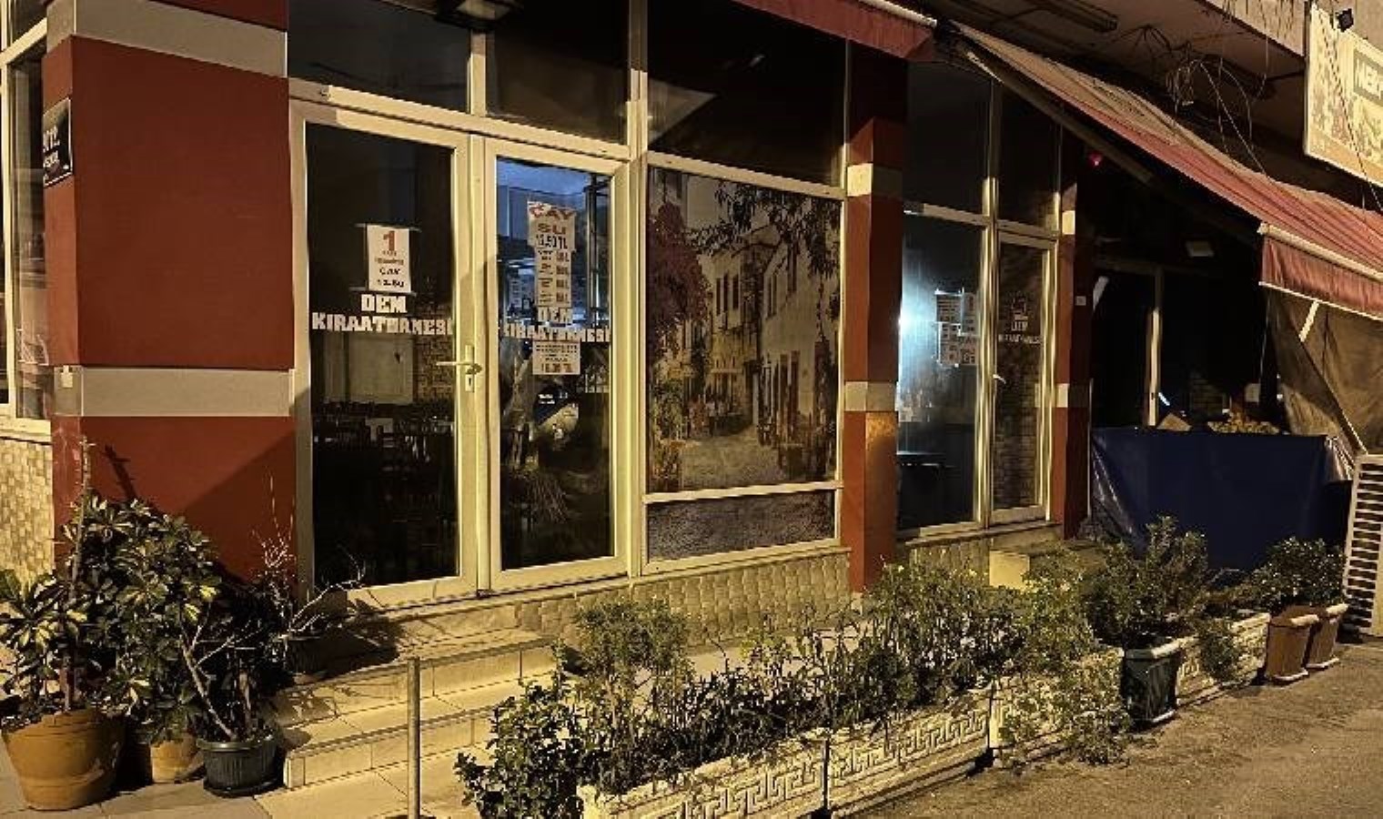 İzmir’de kahvehaneye kurşun yağdırdılar: 1 ölü!