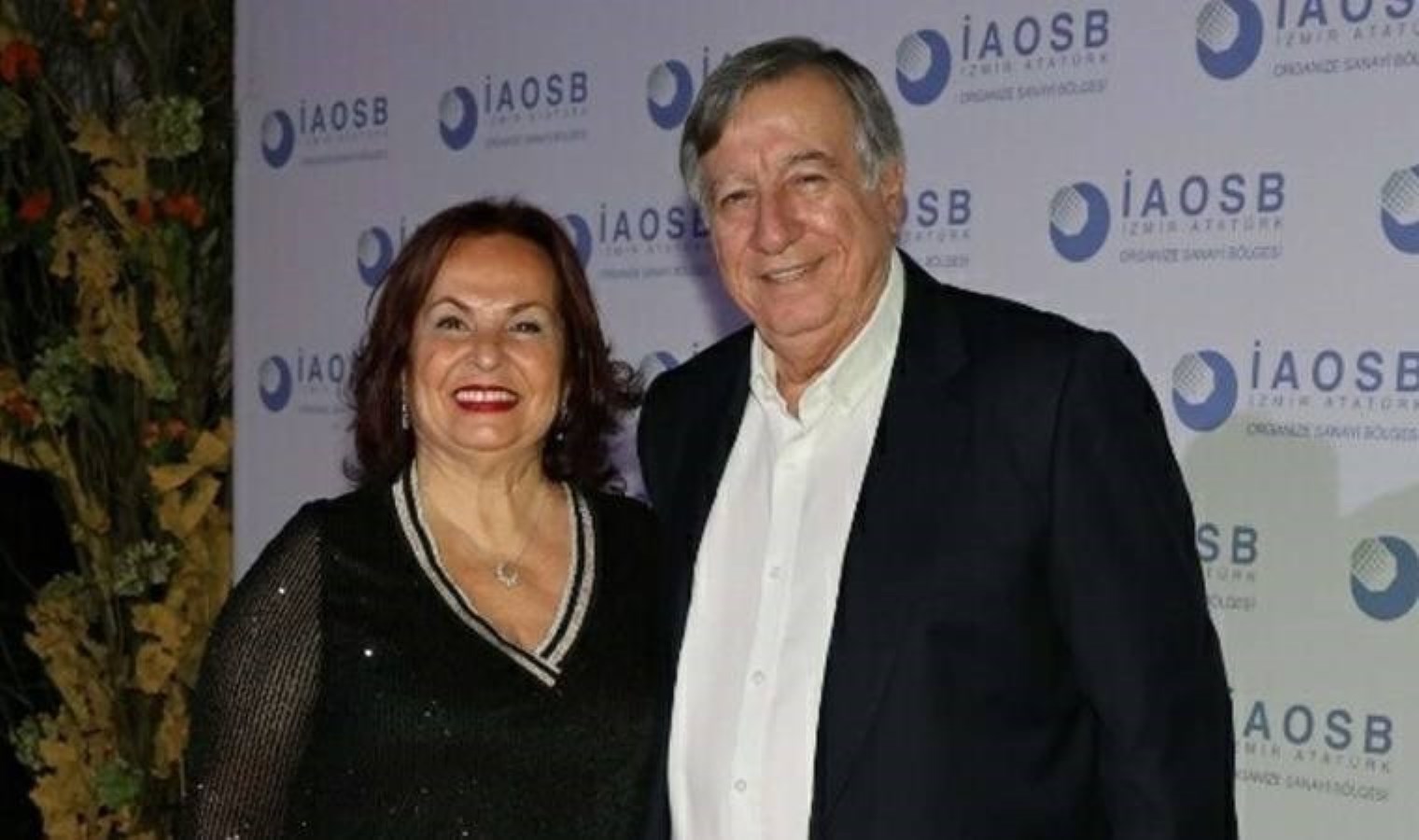 İzmir’de kazada hayatını kaybeden iş insanı ile eşi son yolculuğuna uğurlandı!