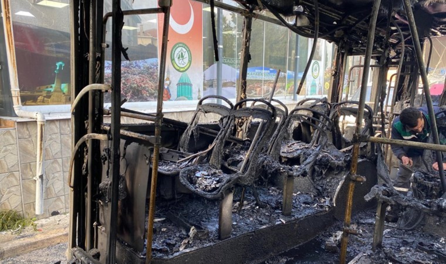 İzmir’de panik anları! Belediye otobüsünde yangın çıktı: Yolcular tahliye edildi