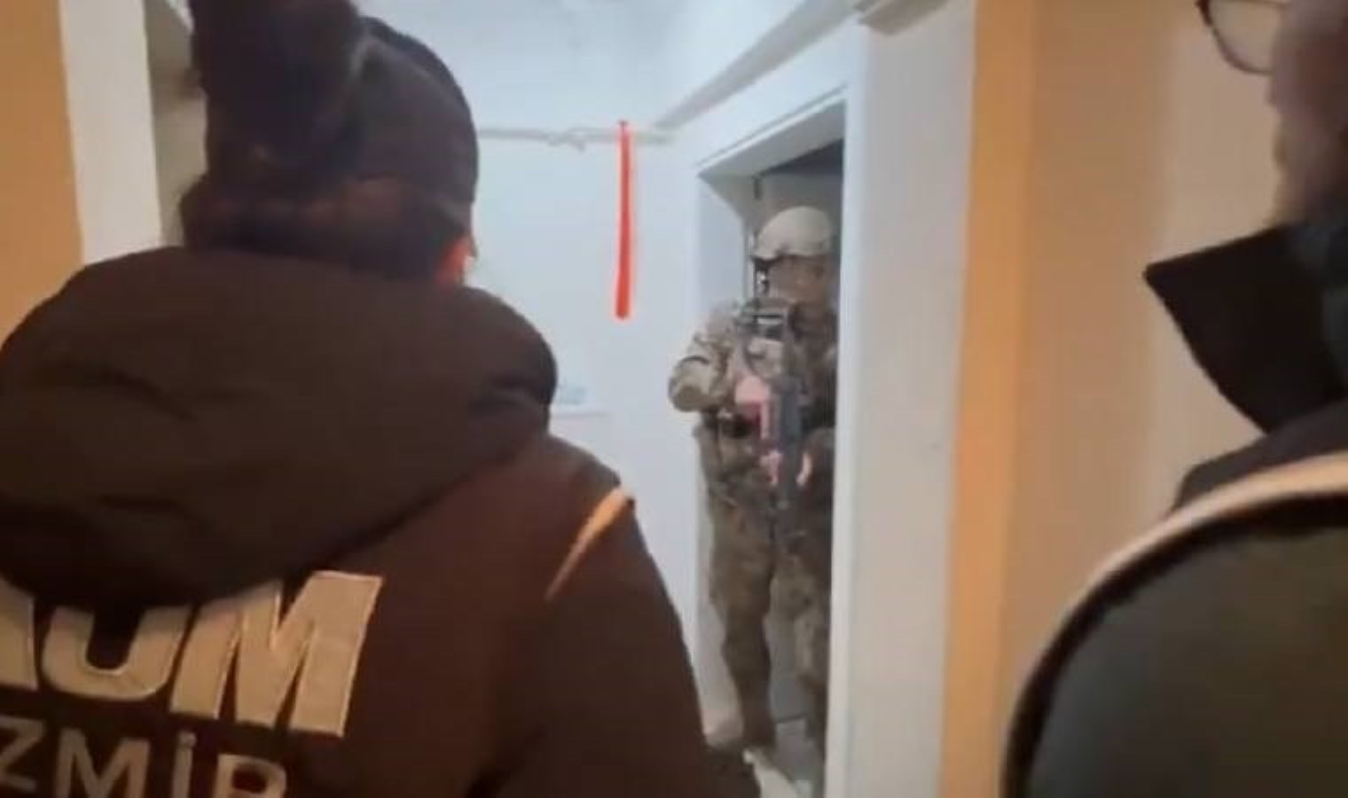 İzmir’de tefecilere ve dolandırıcılara ‘Hücre-11’ Operasyonu: Çok sayıda gözaltı!