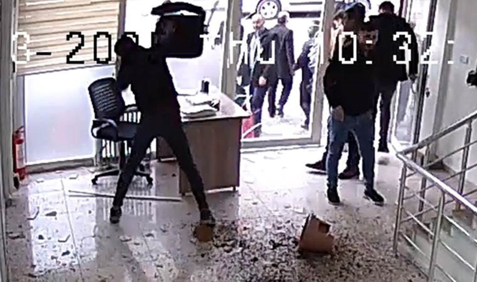 ‘Kaçak kullanım’ cezasına itiraz: Enerji şirketinde güvenlik görevlisini darbeden 3 şüpheliye gözaltı