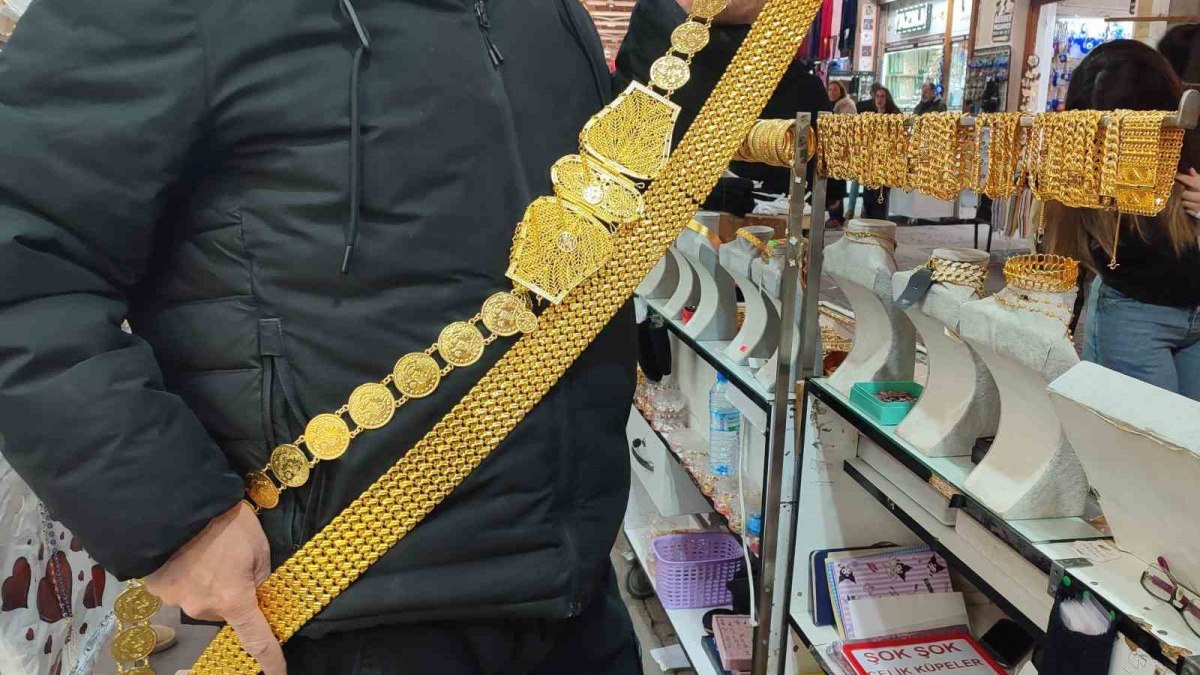 Kahramanmaraş’ta düğünlerde takılan kemerin imitasyonu 1.000 TL