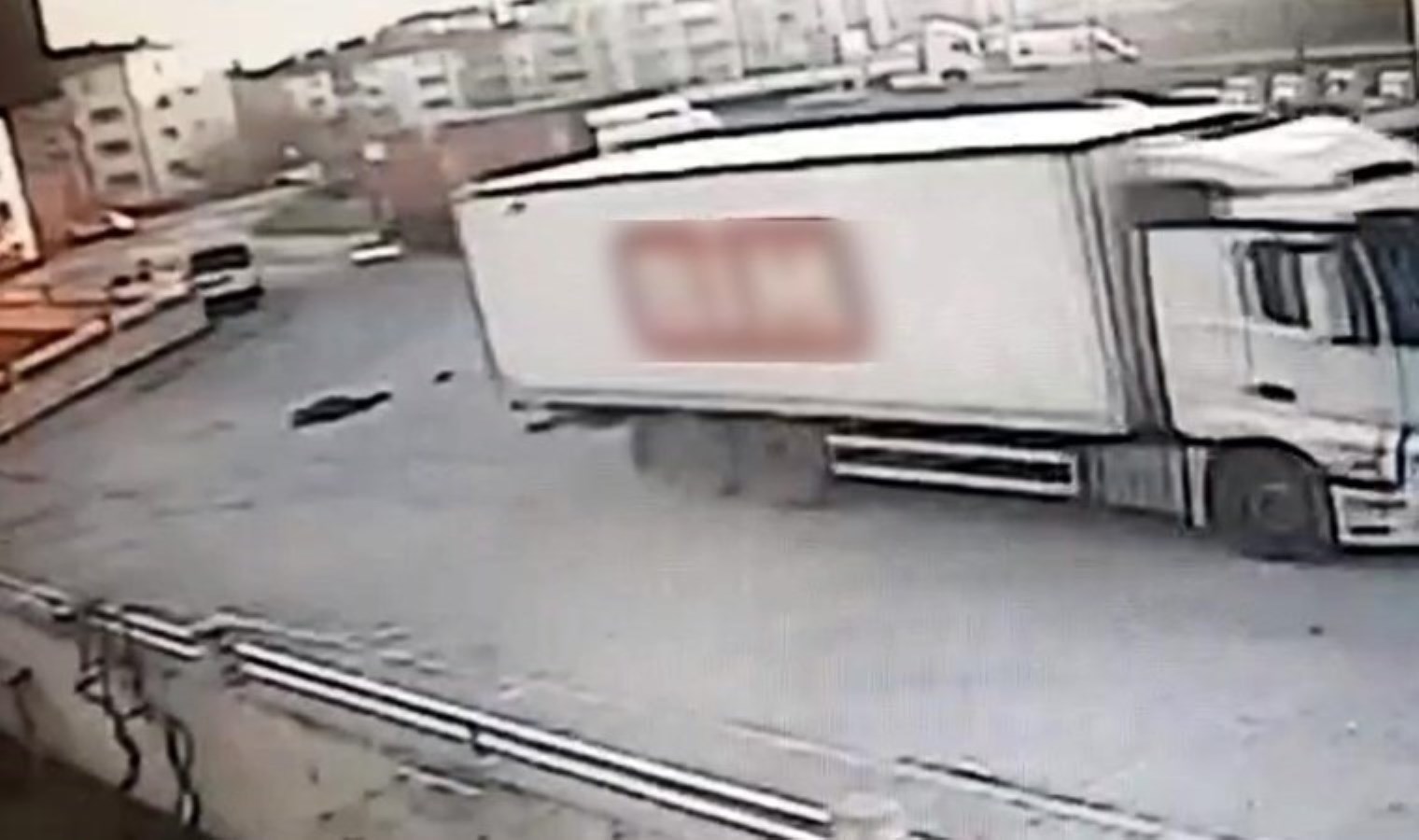 Kamyonun çarptığı kadın öldü… Şoför gözaltında!