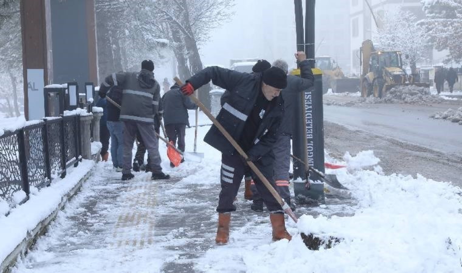 Kar esareti… Bingöl ve Şırnak’ta 131 yerleşim yerine ulaşılamıyor!