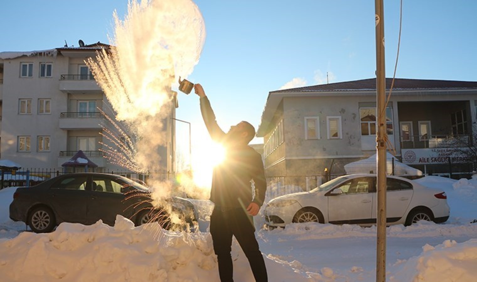 Karlıova kışa teslim… Termometreler eksi 14’ü gördü: Esnaf, iş yerini açamadı