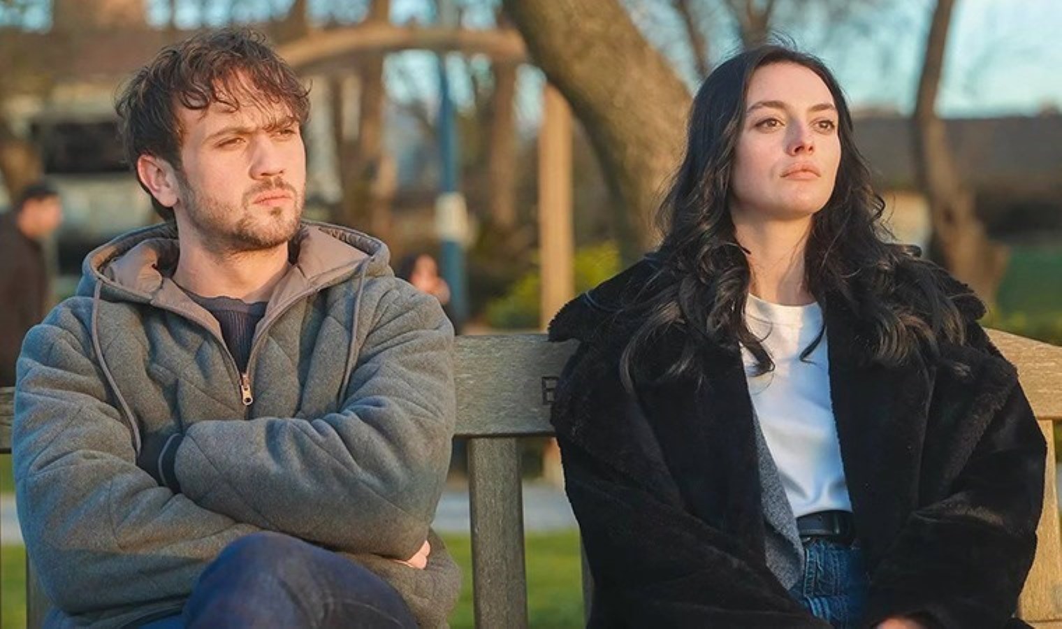 Kavga iddialarına son noktayı koydular: Melis Sezen ve Aras Bulut İynemli’den set pozu!