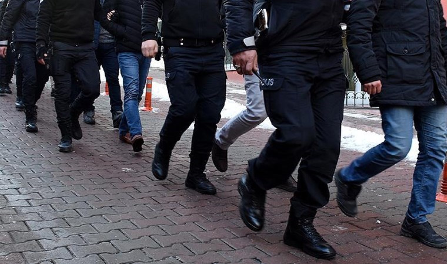 Kayseri’de ‘cep telefonlarını’ gasbeden çeteye operasyon: 9 zanlı yakalandı