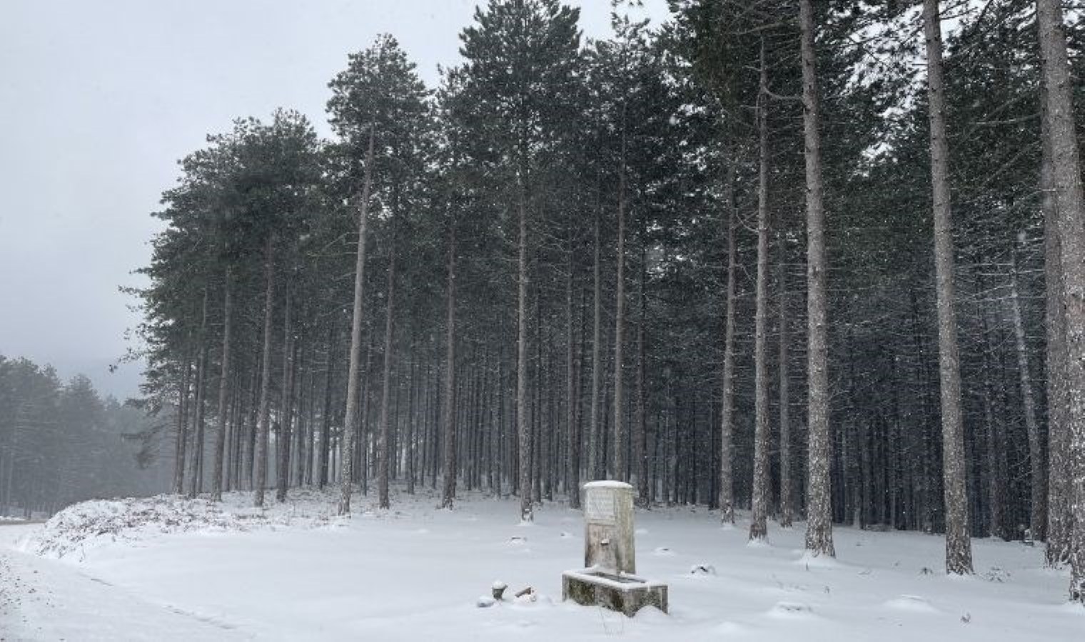 Kazdağları’nda kar yağışı: Sürücüler zor anlar yaşıyor