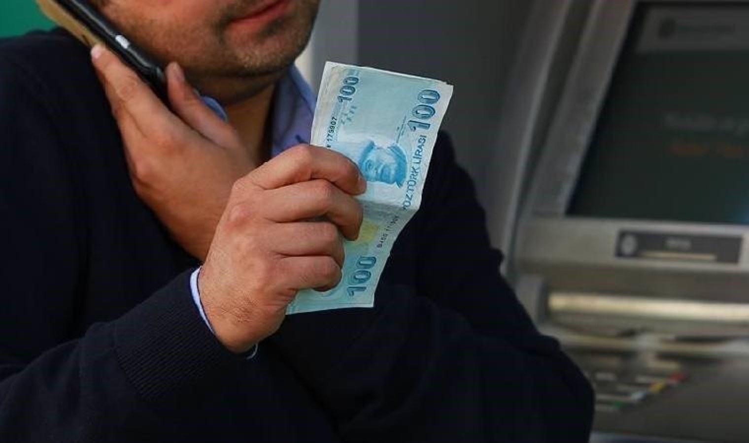 Kendilerini banka çalışanı gibi tanıtıp dolandırdılar!