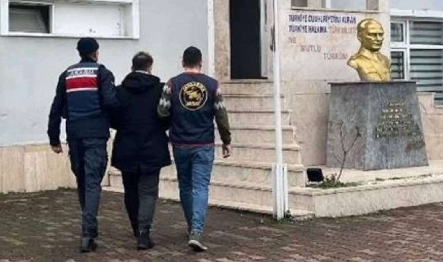 Kırmızı bültenle aranıyordu… Artvin’de yakalandı!