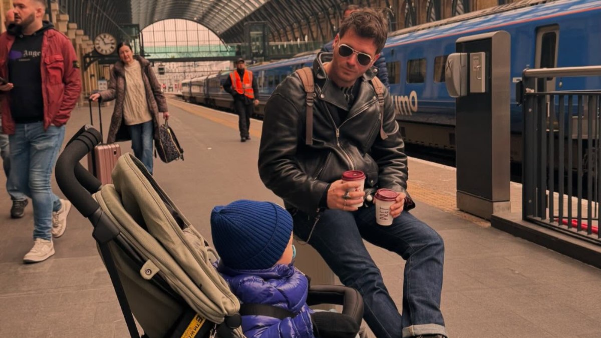 Kıvanç Tatlıtuğ’dan Kurt Efe’li yeni poz! Fotoğraf sosyal medyaya damga vurdu