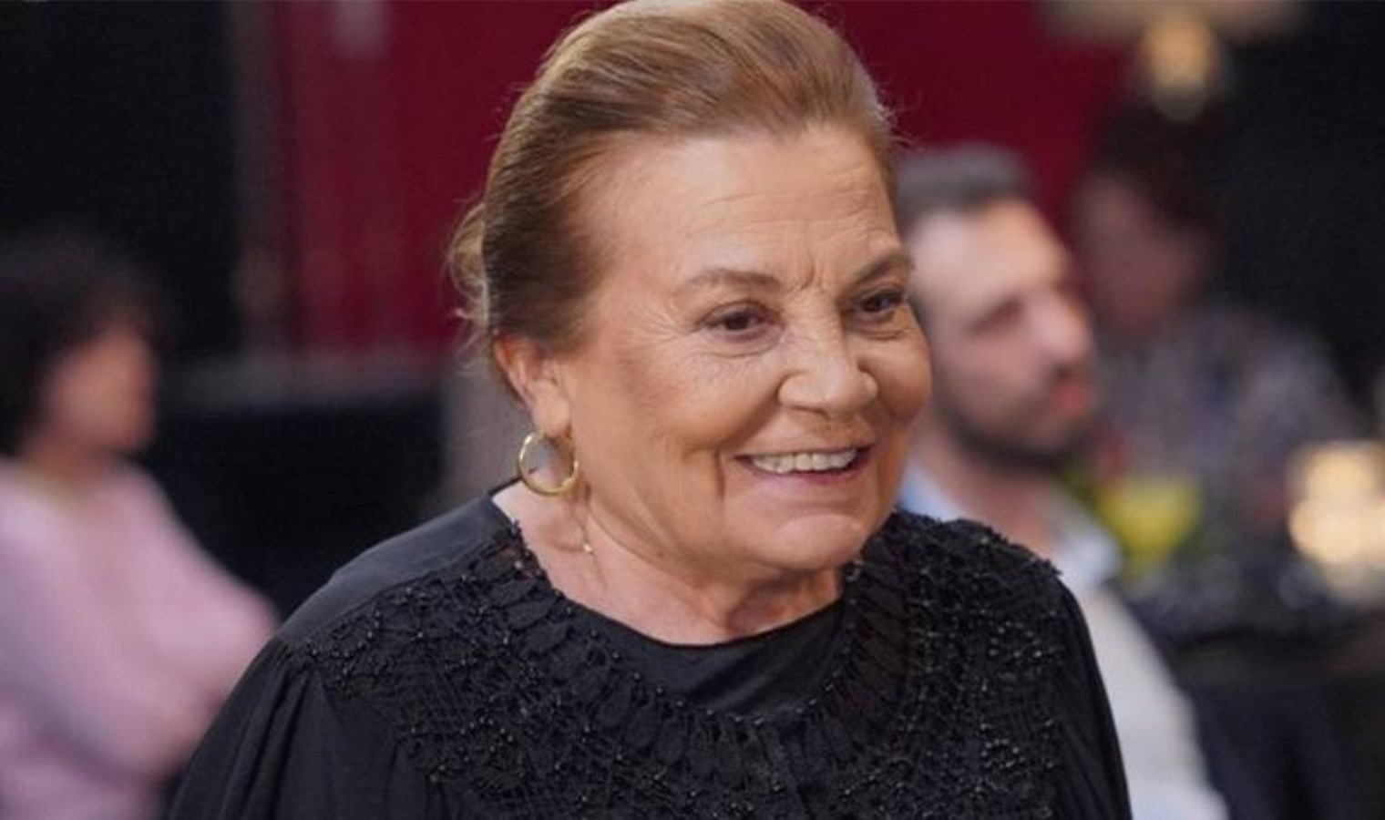 Kızılcık Şerbeti’nin ‘Sönmez’i Aliye Uzunatağan: ‘Sokakta yürüyemez oldum’