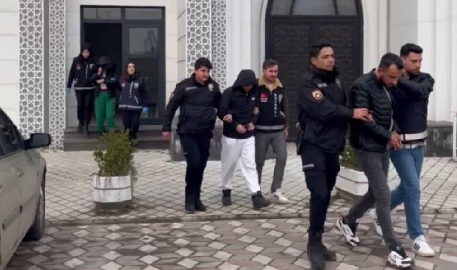 Kocaeli’nde ‘fuhuş’ operasyonu: 3 kadın kurtarıldı!