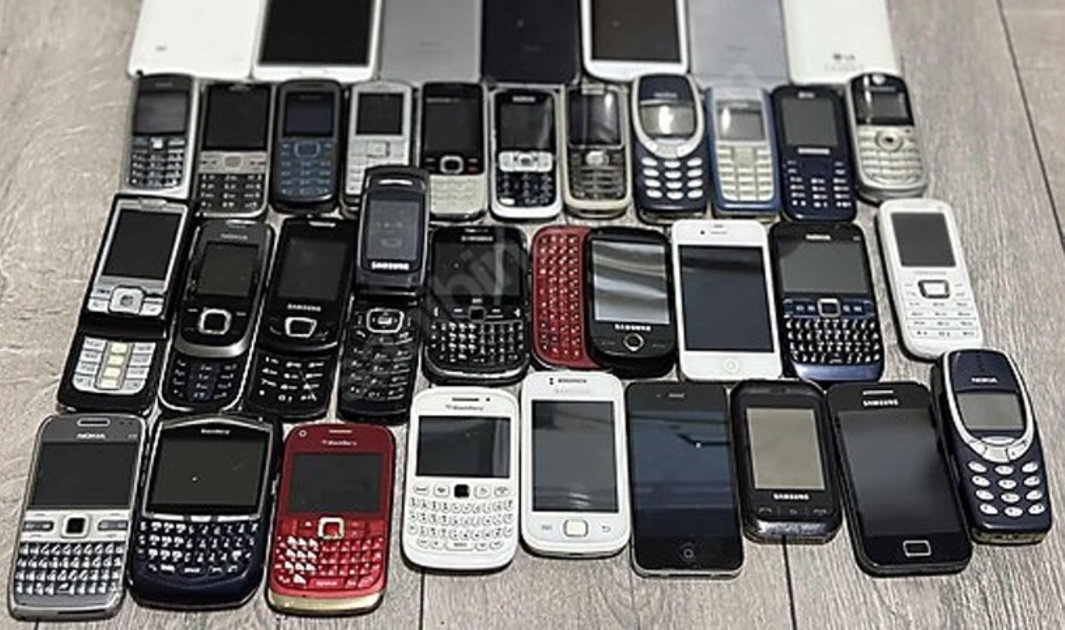 Koleksiyoncular peşinde! İşte binlerce dolara satılan eski telefonlar