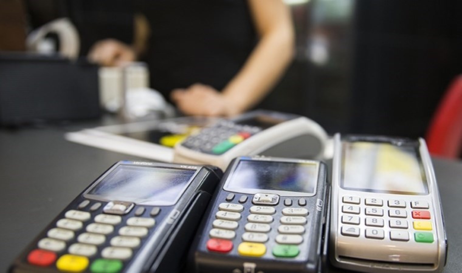 ‘Komisyon’ fırsatçılığından ‘ek ürün’ fırsatçılığına… Sigara satışında yeni uygulama! Kredi kartıyla alırken ekstra ürün şart!