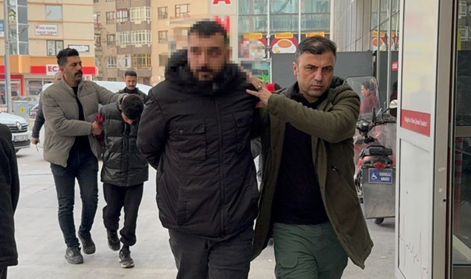 Konya’da dehşet: Eşinin boşanma dilekçesini yazan arzuhalcinin dükkanını kurşunlattı