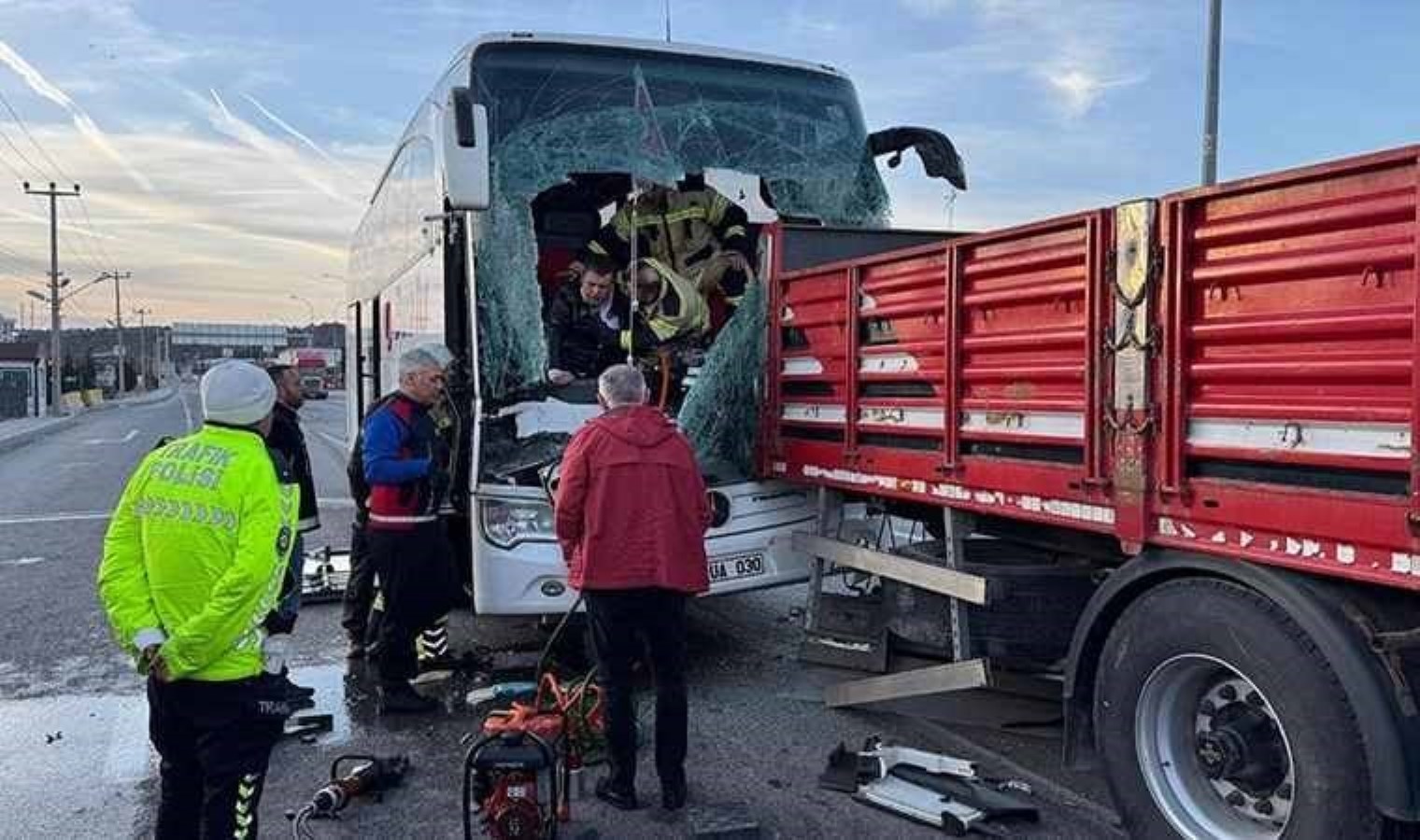 Kütahya’da feci kaza! Çok sayıda yaralı var