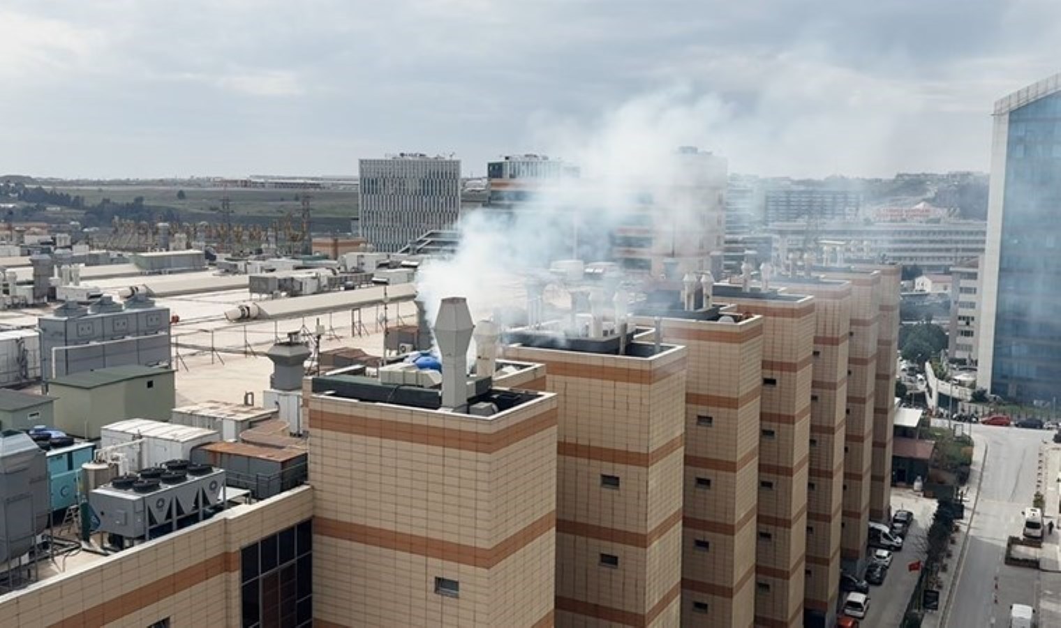 Kuyumcukent’te panik anları: Yükselen dumanlar korkuttu!