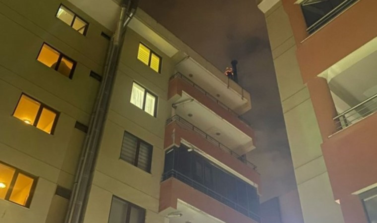 Mahalleli sokağa döküldü… Bursa’da korkutan baca yangını: 2 bina tahliye edildi