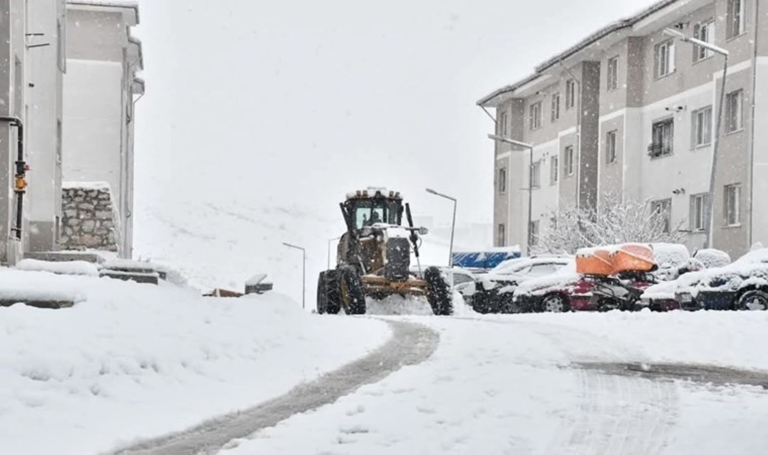 Malatya’da 320 mahalle yolu kardan kapandı