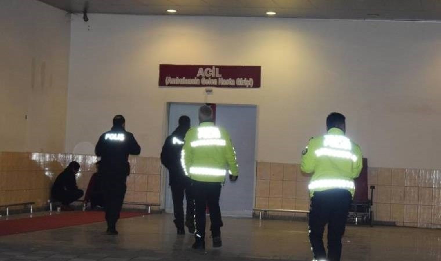 Malatya’da otomobil bahçeye uçtu: 1’i ağır 6 yaralı