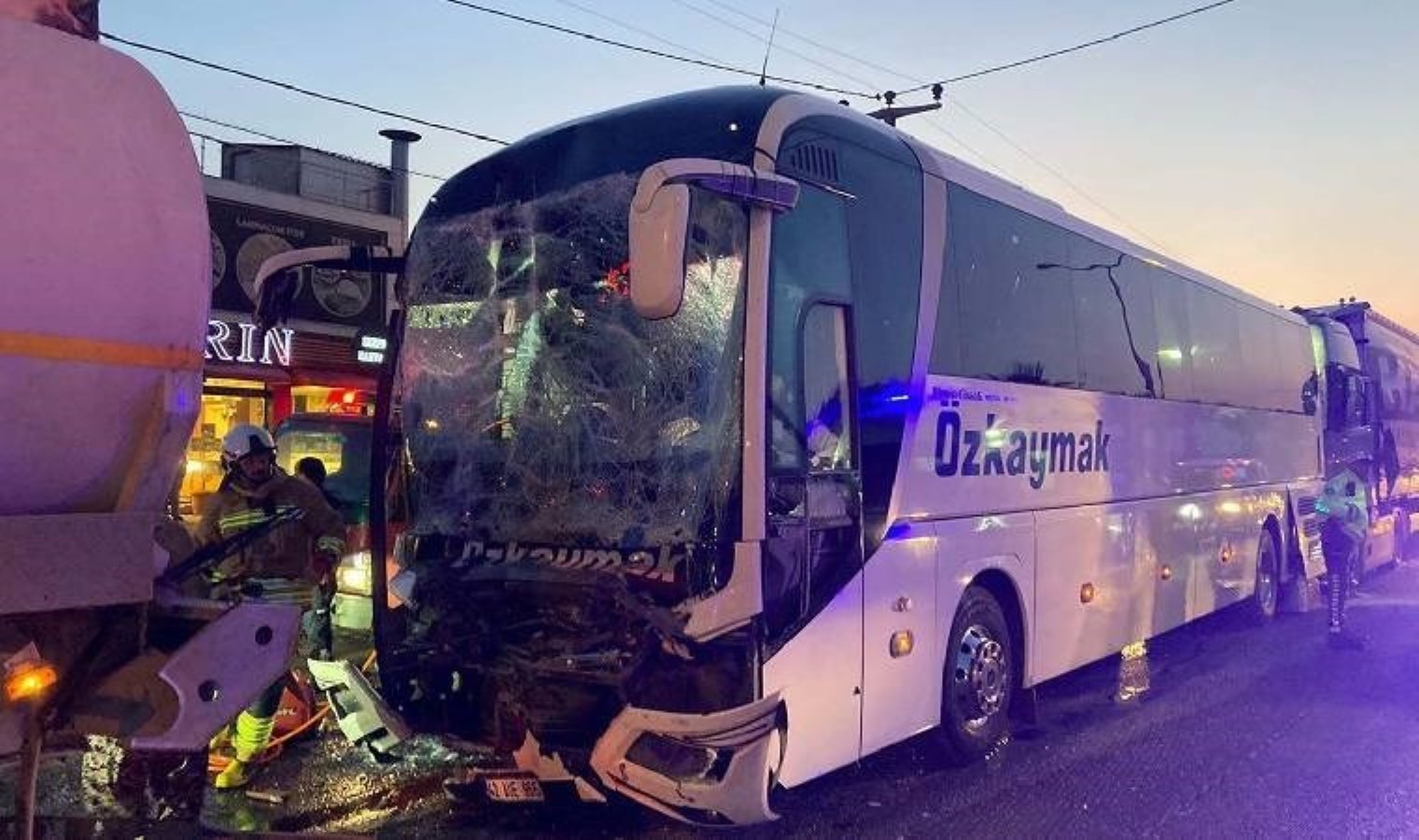 Manisa’da 4 araç birbirine girdi: Ölü ve yaralılar var!