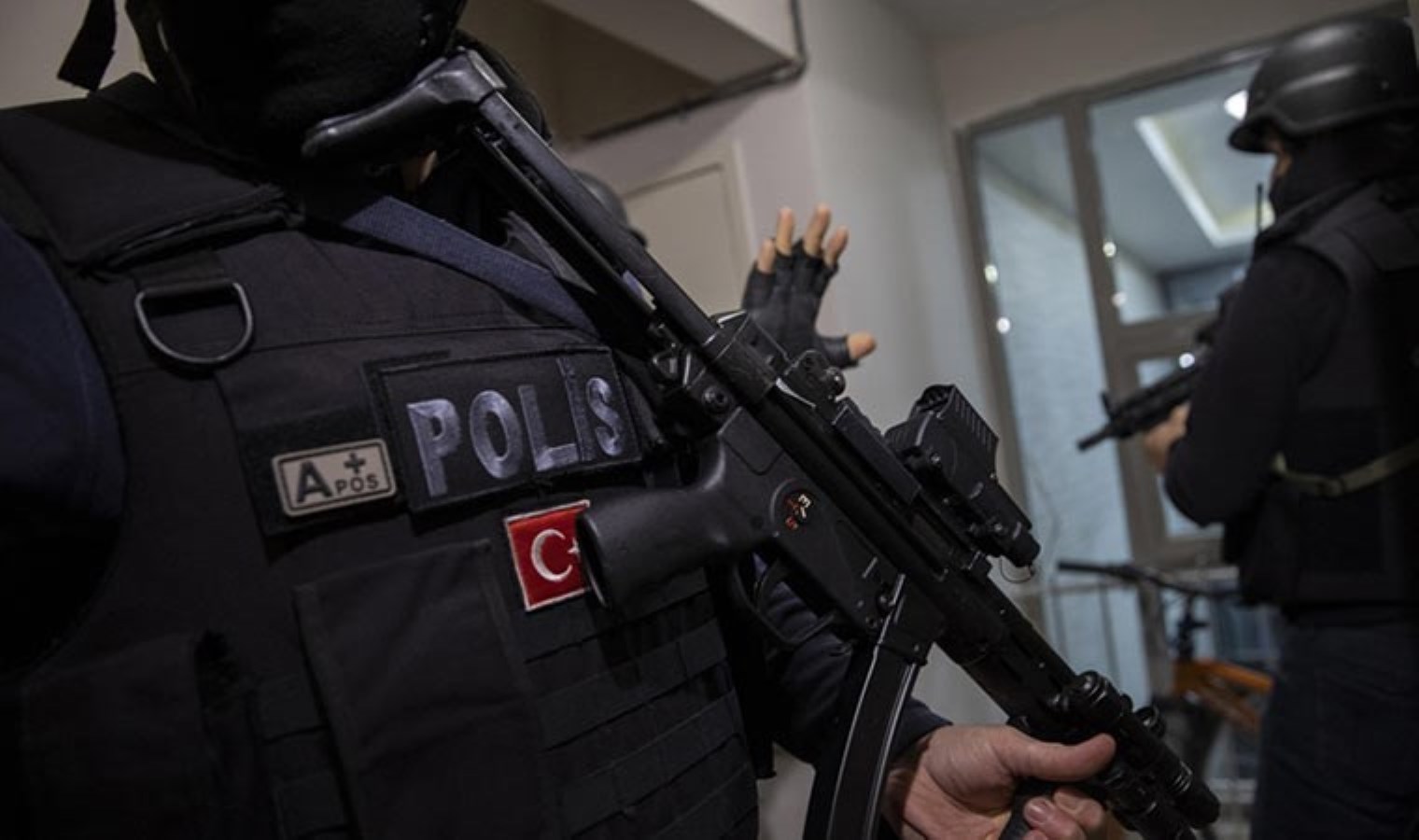 Manisa’da ekiplerden ‘bonzai’ baskını: Tam 1 kilo 150 gram ele geçirildi