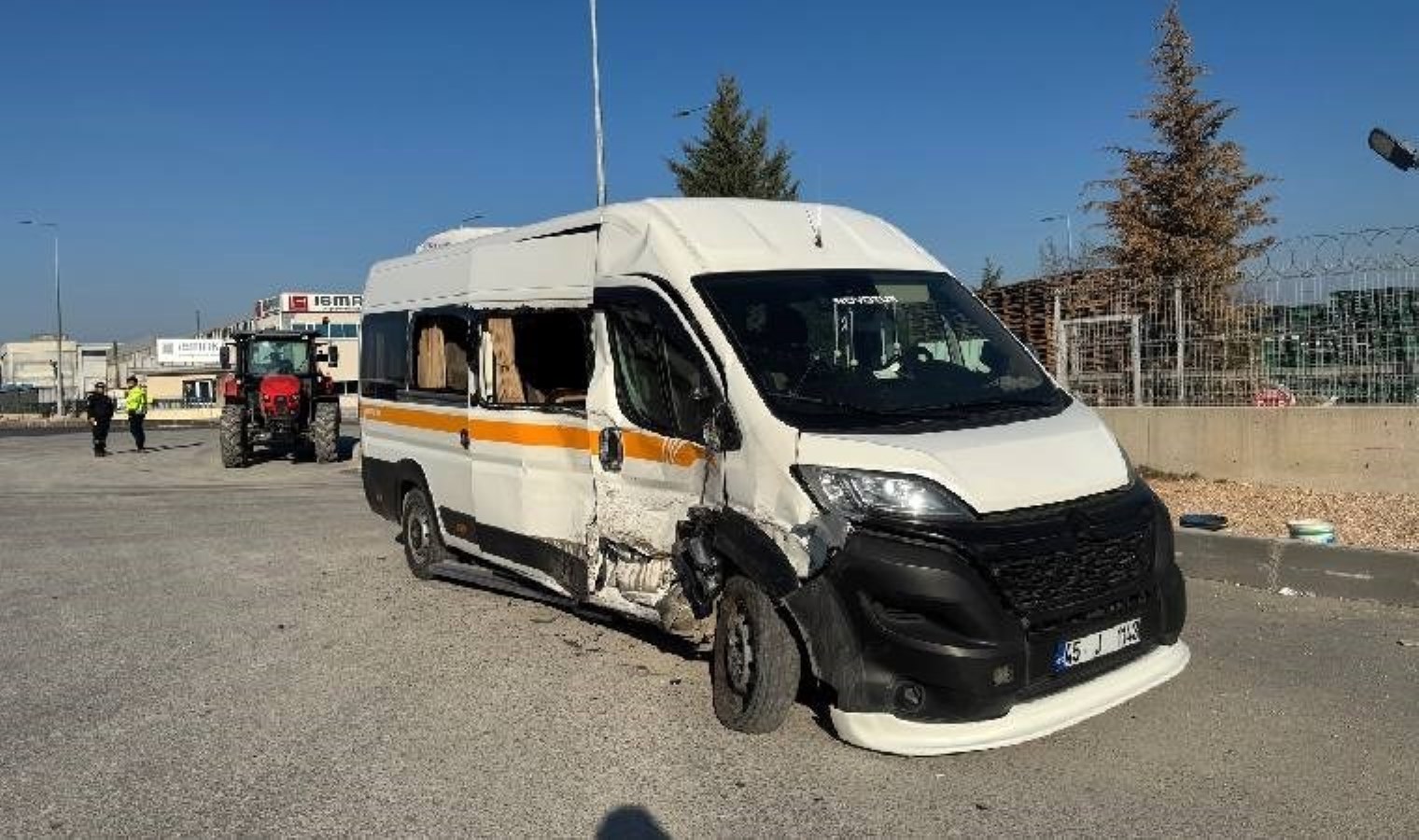 Manisa’da iki işçi servisi çarpıştı… Çok sayıda yaralı var!