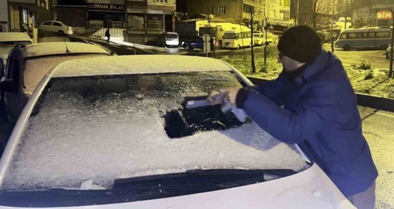 Meteoroloji uyarmıştı… İstanbul’da ‘soğuk hava’ etkisi: Araç camları buz tuttu