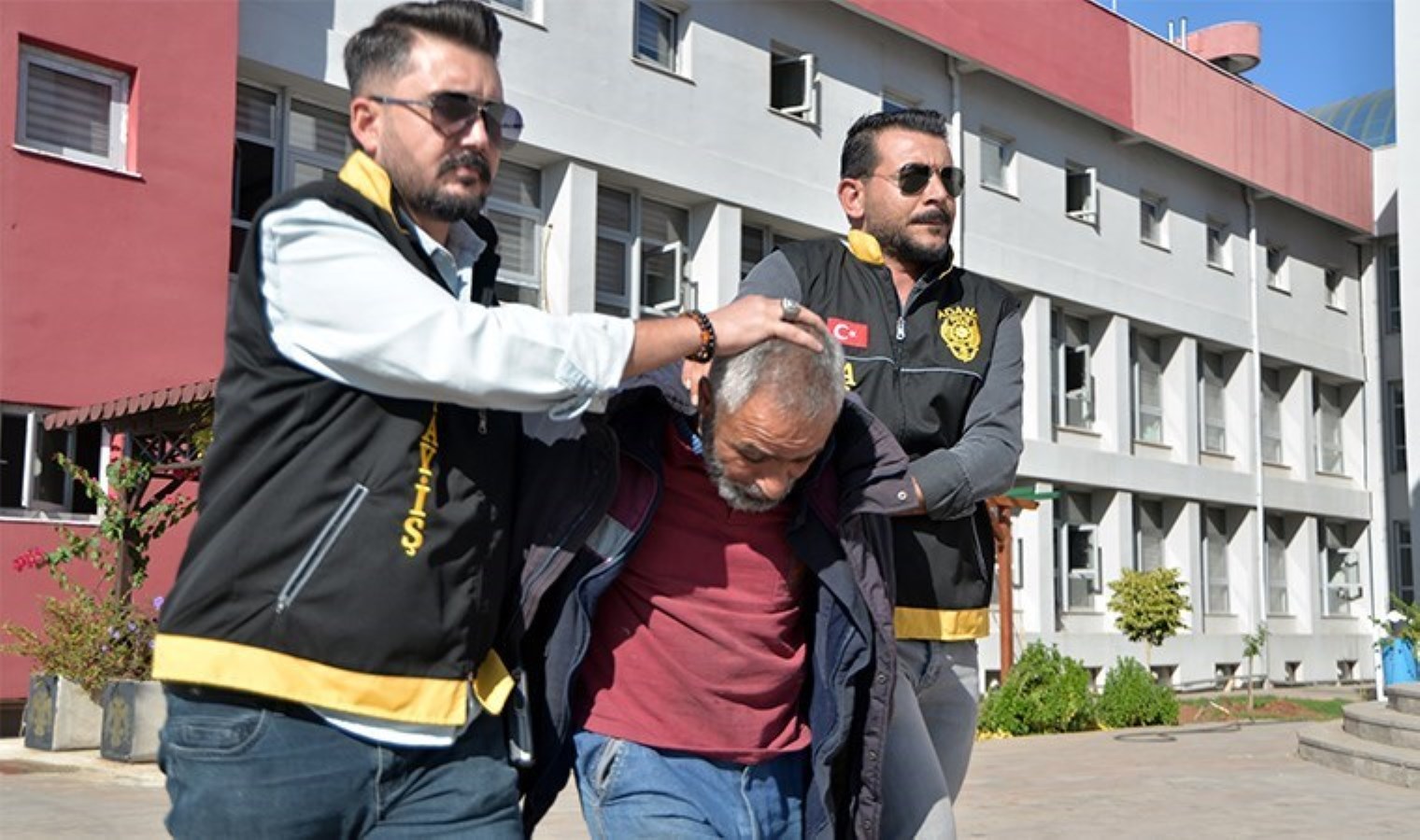 Mezarlıkta 3 kadını öldüren sanık ilk duruşmada konuştu: ‘Sinirlenip, hepsine ateş ettim’