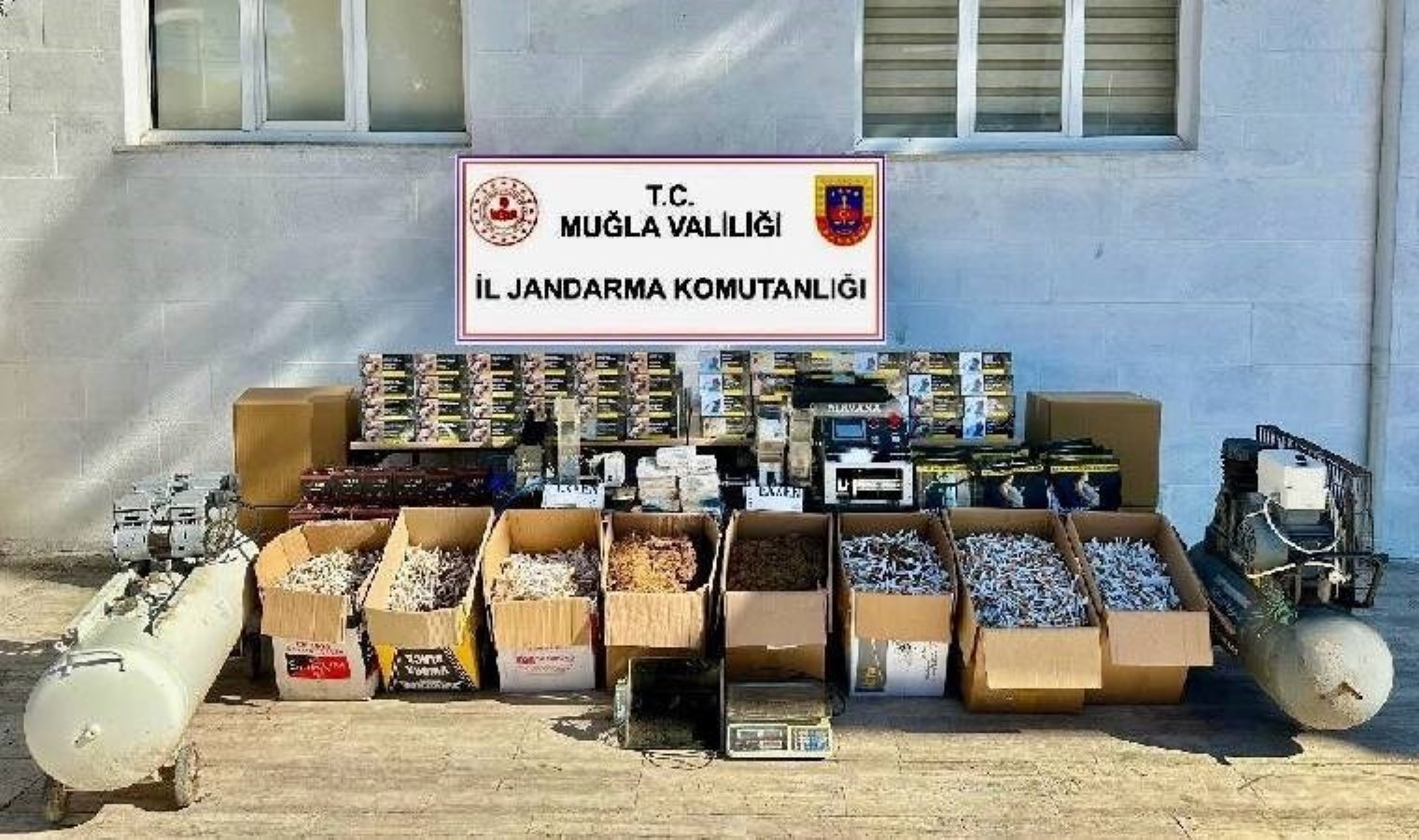 Muğla’da kaçak tütün operasyonu: 3 gözaltı!