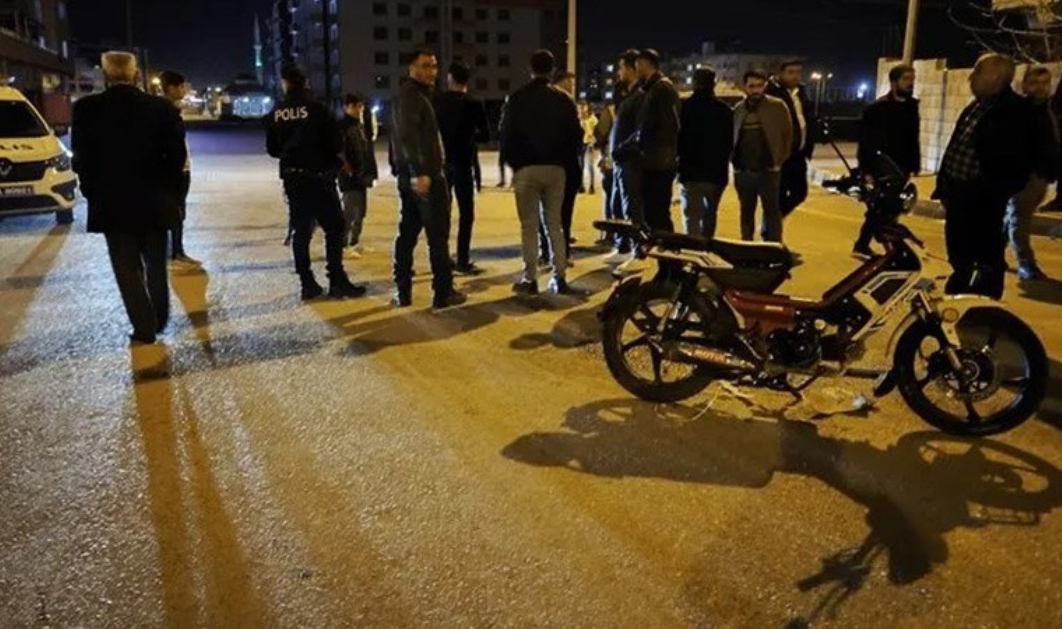 Nusaybin’de cip ve motosiklet çarpıştı: 2 kişi yola savruldu!