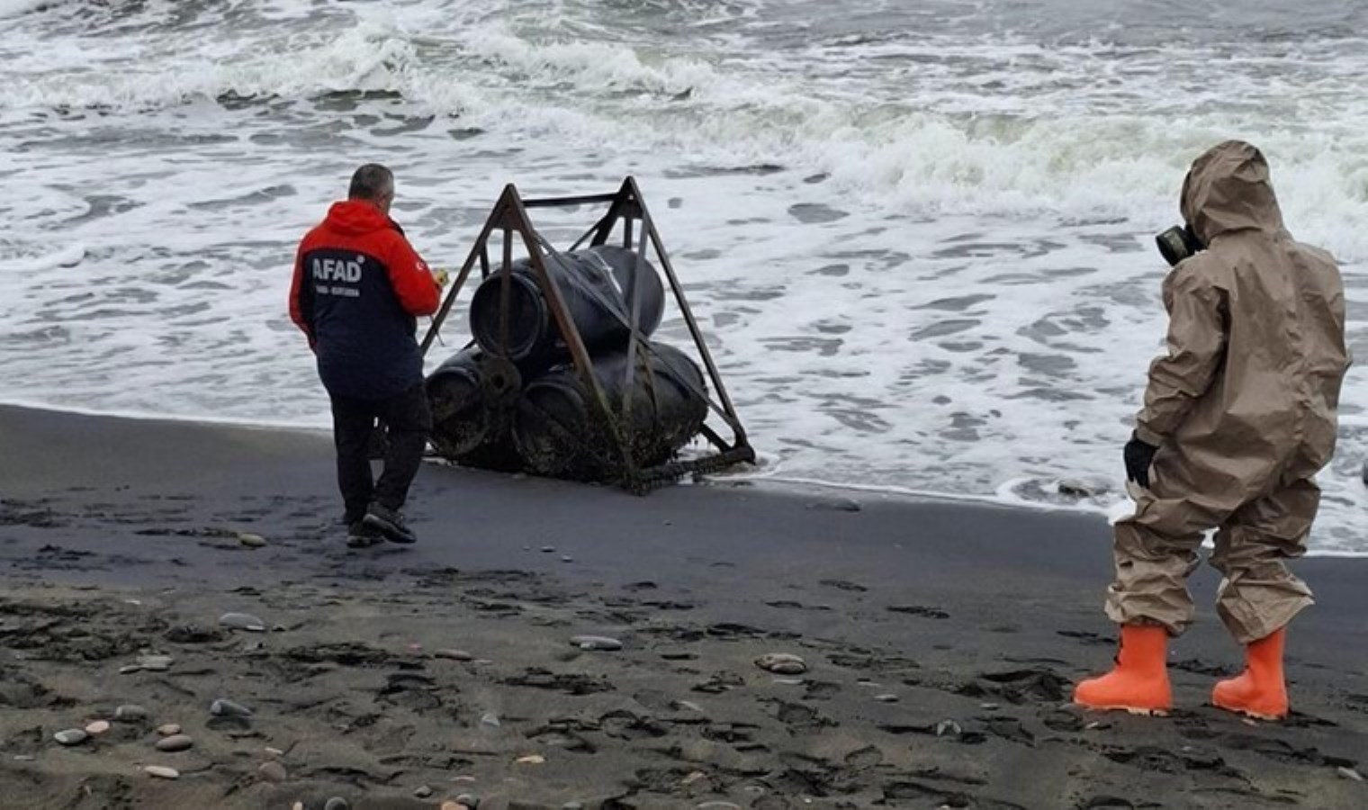 O ilde ‘kimyasal madde’ alarmı! Sahile vuran varilde tespit edildi