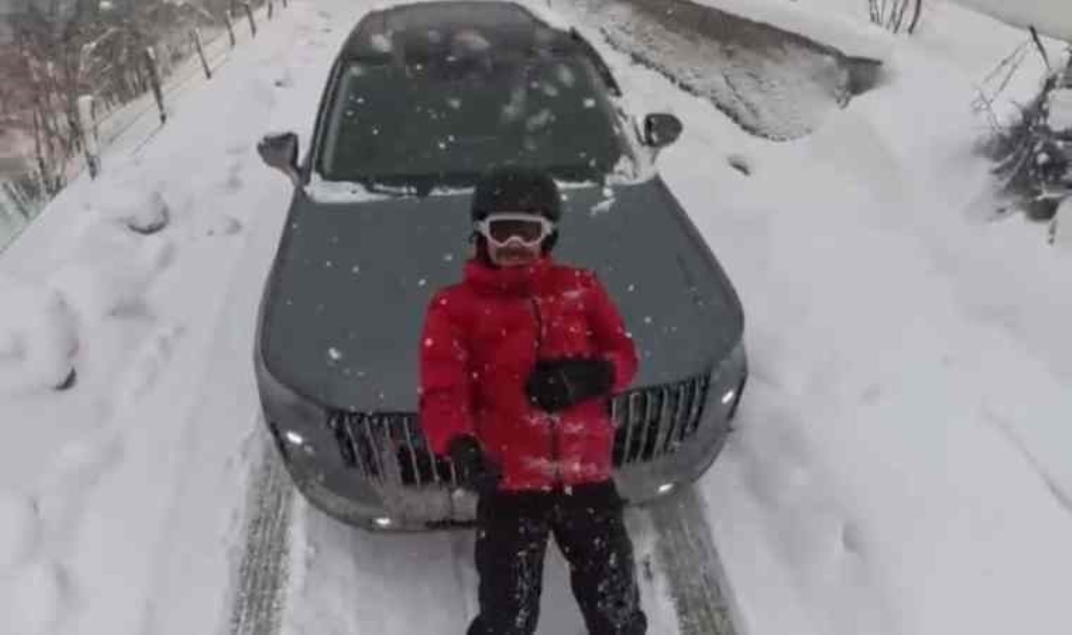 Öğretmenin tehlikeli kayak eğlencesi!