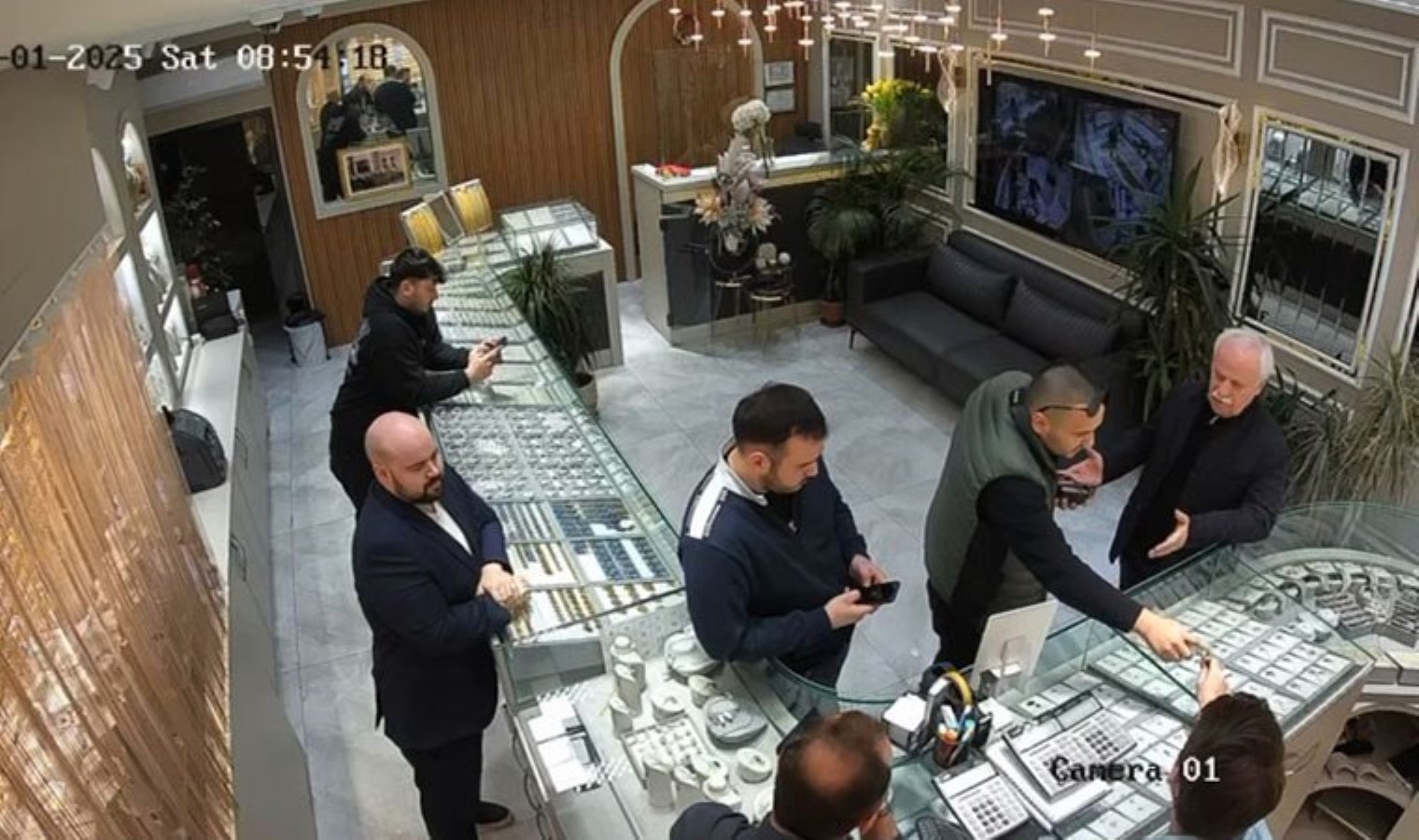 ‘Oruçluyum’ dedi: Kuyumcuya sahte altın satmaya çalıştı