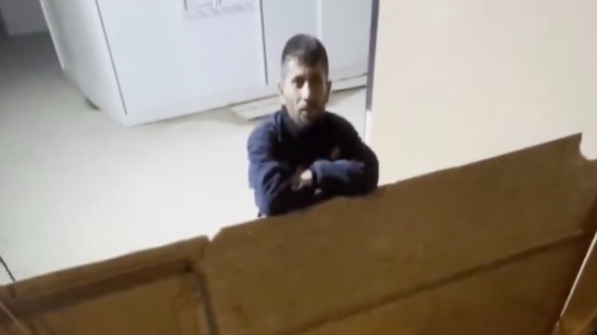 Otobüs bekleyen genç kızı ısrarla rahatsız etti: Pişkinliğiyle pes dedirtti