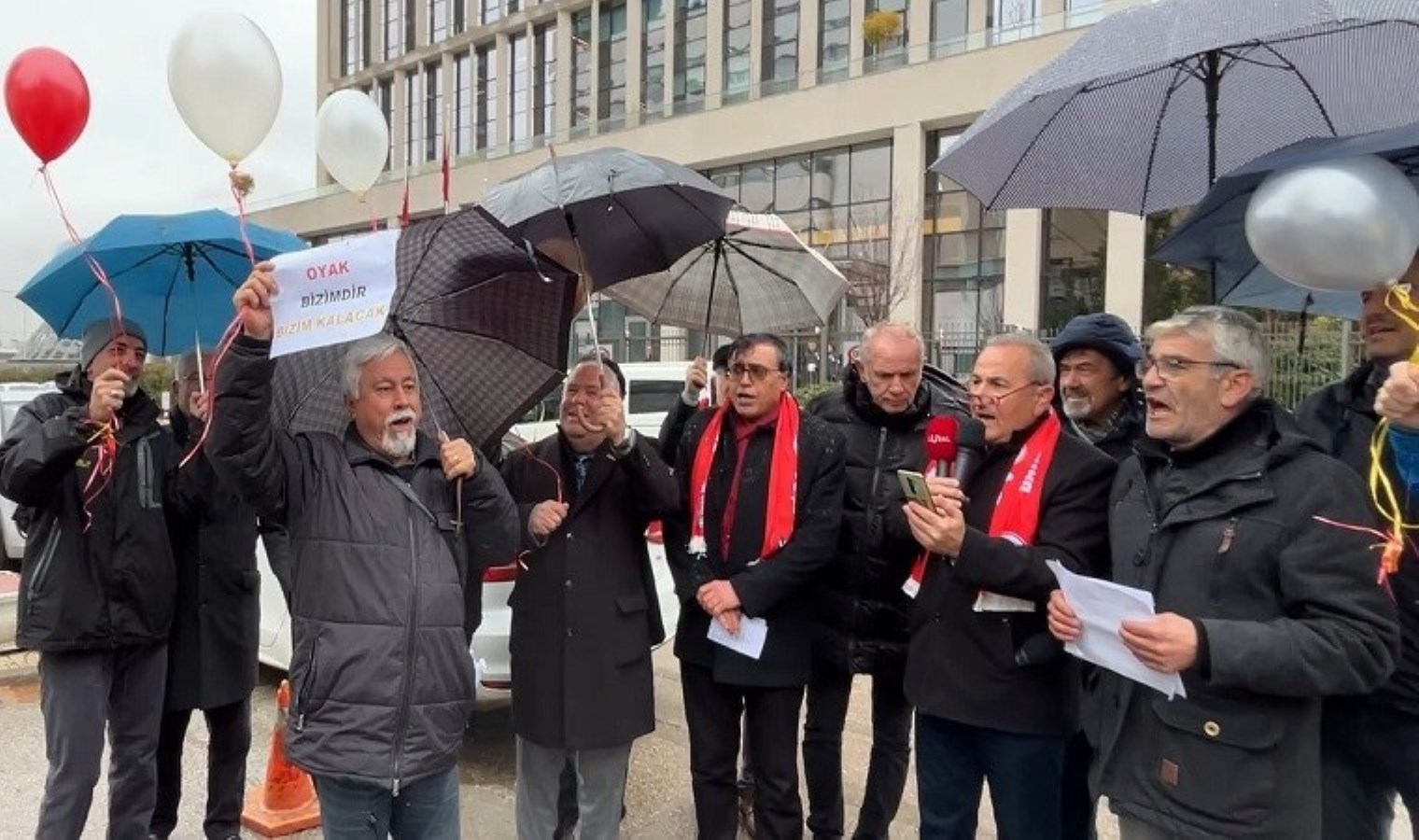 OYAD üyeleri hak arayışında 100. günde: ‘Vatan kahramanlarının alın terine sahip çıkın’