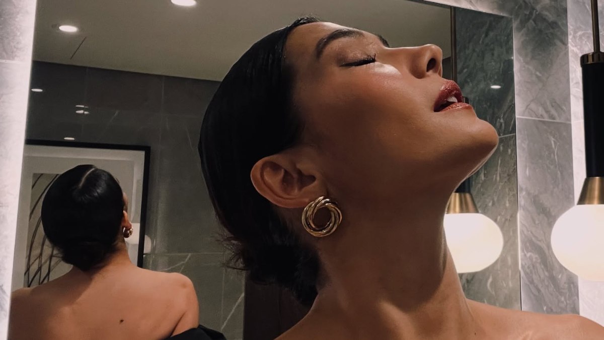 Oyuncu Aybüke Pusat Paris’te! Pozlarıyla kasıp kavurdu