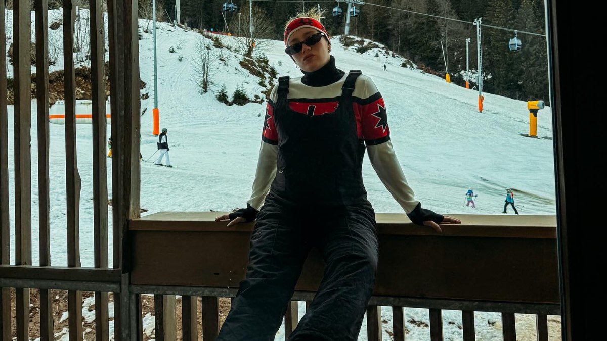 Oyuncu Gizem Karaca’dan karnı burnunda kış pozları geldi